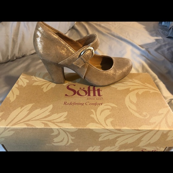 Sofft Miranda Mary Jane heels; soft gold shimmer - Picture 1 of 7